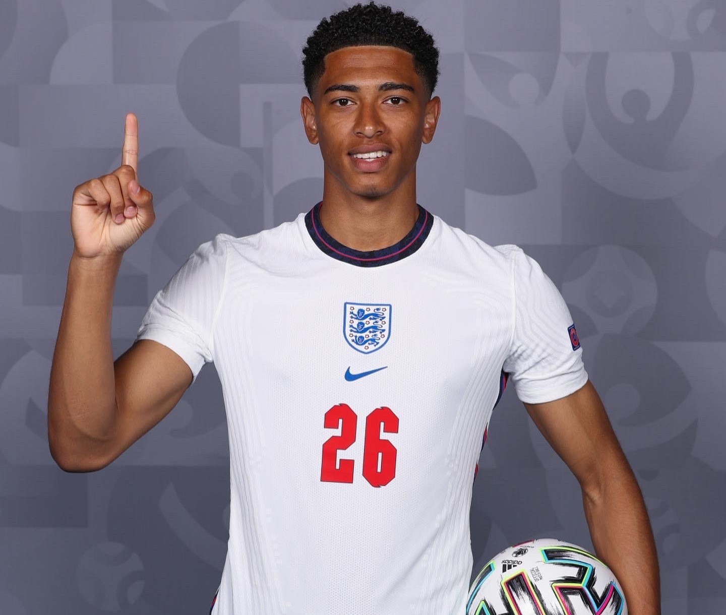 亚历山大轰37分救主，雷霆122-95大胜开拓者，杨瀚森8分难阻败局（亚历山大砍下37分助雷霆122-95擒开拓者，杨瀚森8分无力回天）