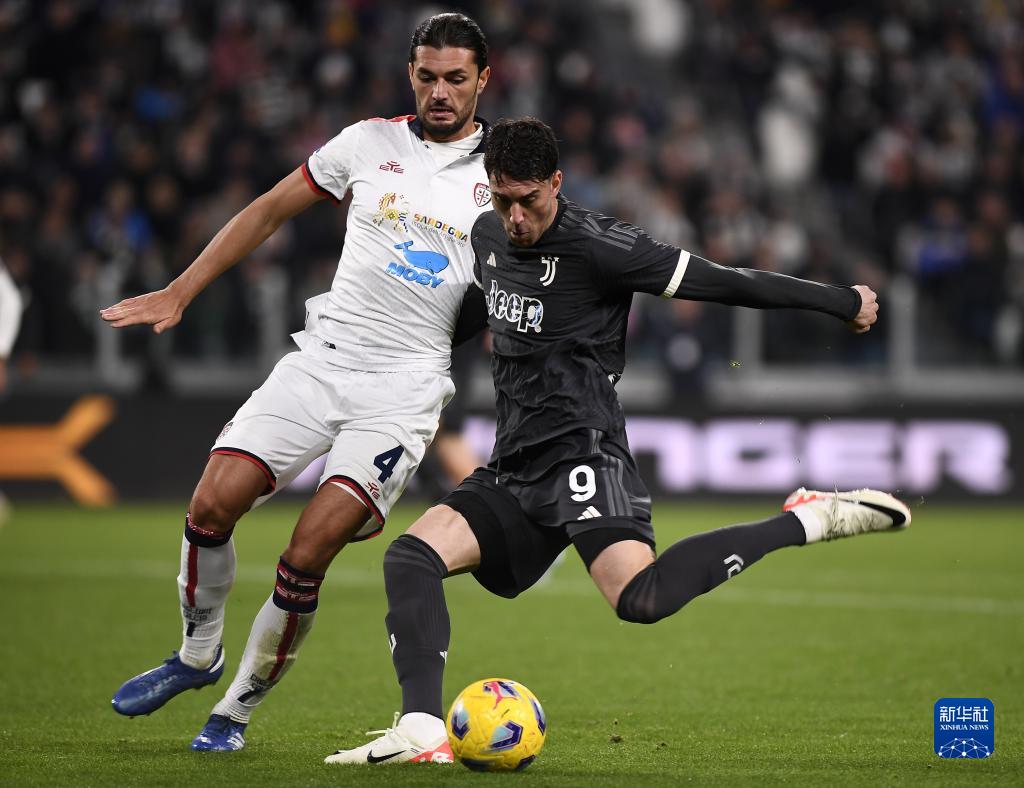 川超凉山队球员飞踹主裁，律师：或面临拘留、罚款和长期禁赛（川超凉山队球员脚踹主裁判，律师称或将面临拘留、罚款及长期禁赛）