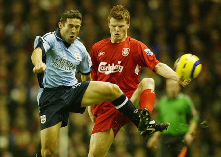 足球国足训练强度升级，体能教练参与指挥（国足加码训练强度，体能教练亲自指挥）