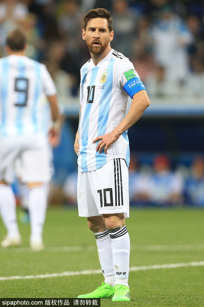 马约拉尔：被西班牙征召是我的目标；本泽马总会鼓励我（马约拉尔：目标是入选西班牙队，本泽马始终在鼓励我）