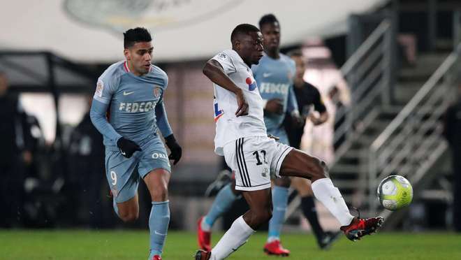 记者：恰尔汗奥卢右腿内收肌拉伤，阿切尔比右腿屈肌拉伤（记者披露：恰尔汗奥卢右腿内收肌受损，阿切尔比右腿屈肌拉伤）