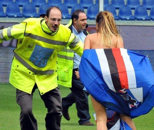 姆巴佩：防守维尼修斯90分钟，太折磨边后卫了（姆巴佩：边后卫盯防维尼修斯整场比赛，真是太煎熬）