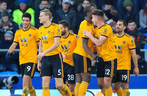 半场战报：米兰0-0拉齐奥，迈尼昂献神扑，红黑军团0射正（半场快讯：米兰与拉齐奥互交白卷，迈尼昂神扑救险，红黑零射正）