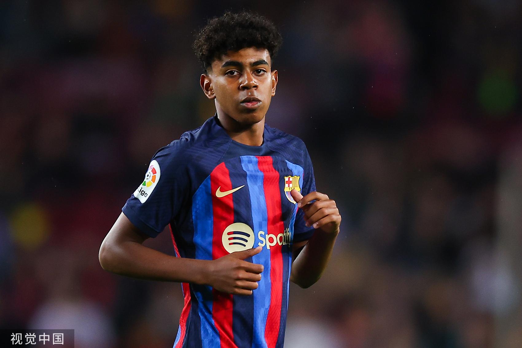 外媒：下赛季欧冠联赛阶段用球将采用白+薄荷绿+紫创新配色（外媒：欧冠下赛季比赛用球将启用白、薄荷绿与紫的全新配色）